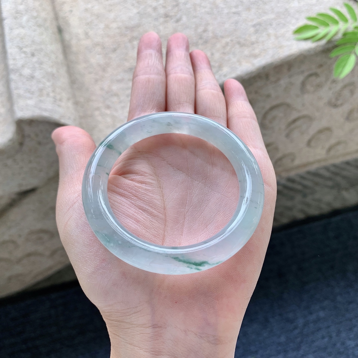 圆条50 51 圈口51.5/9.4/9.3 编码C5092514 冰糯飘花，水润，种老，细腻，打灯有棉纹