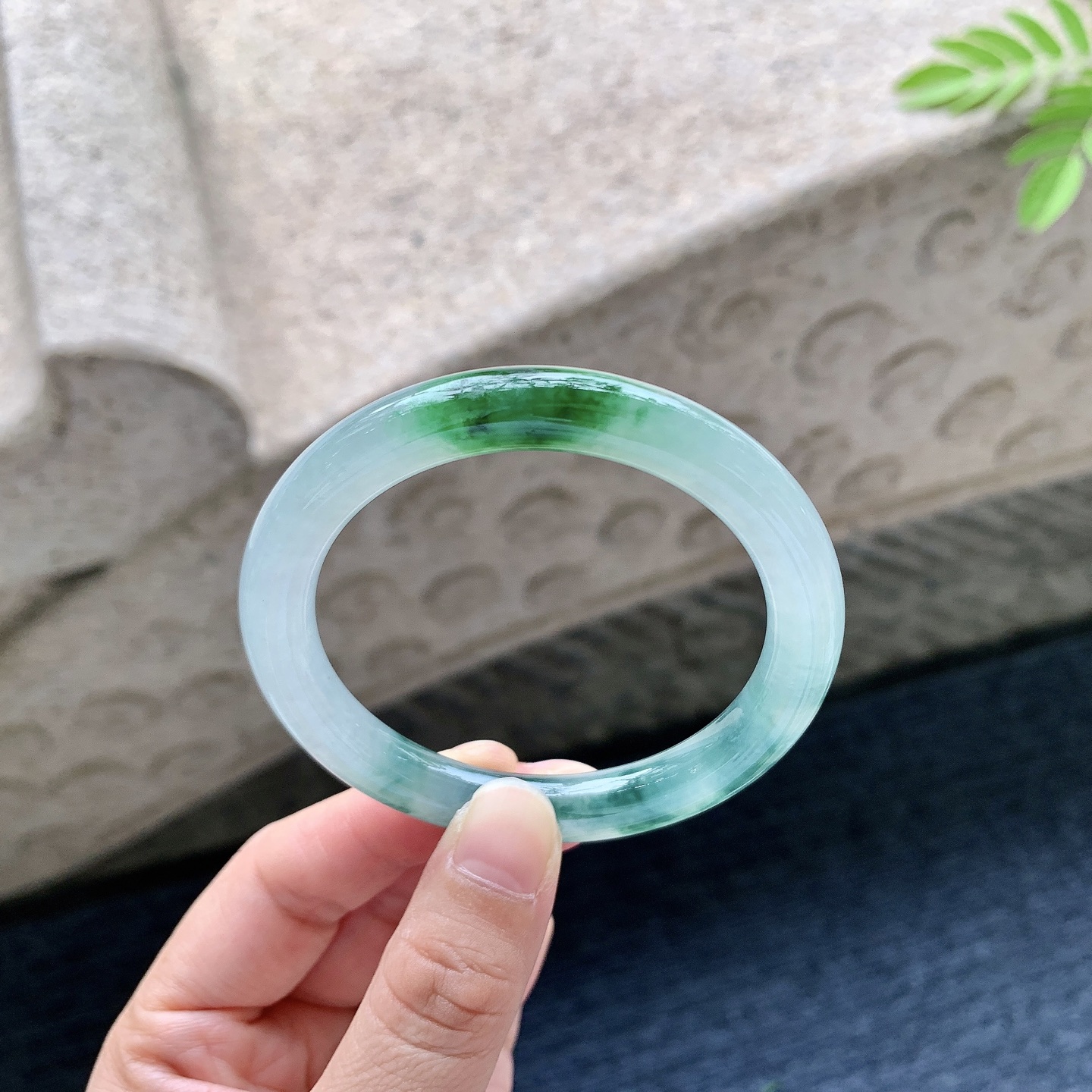 圆条51 52 圈口52.2/8.4/8.3 编码C5092521 糯冰飘花，水润，种老，细腻，有棉纹