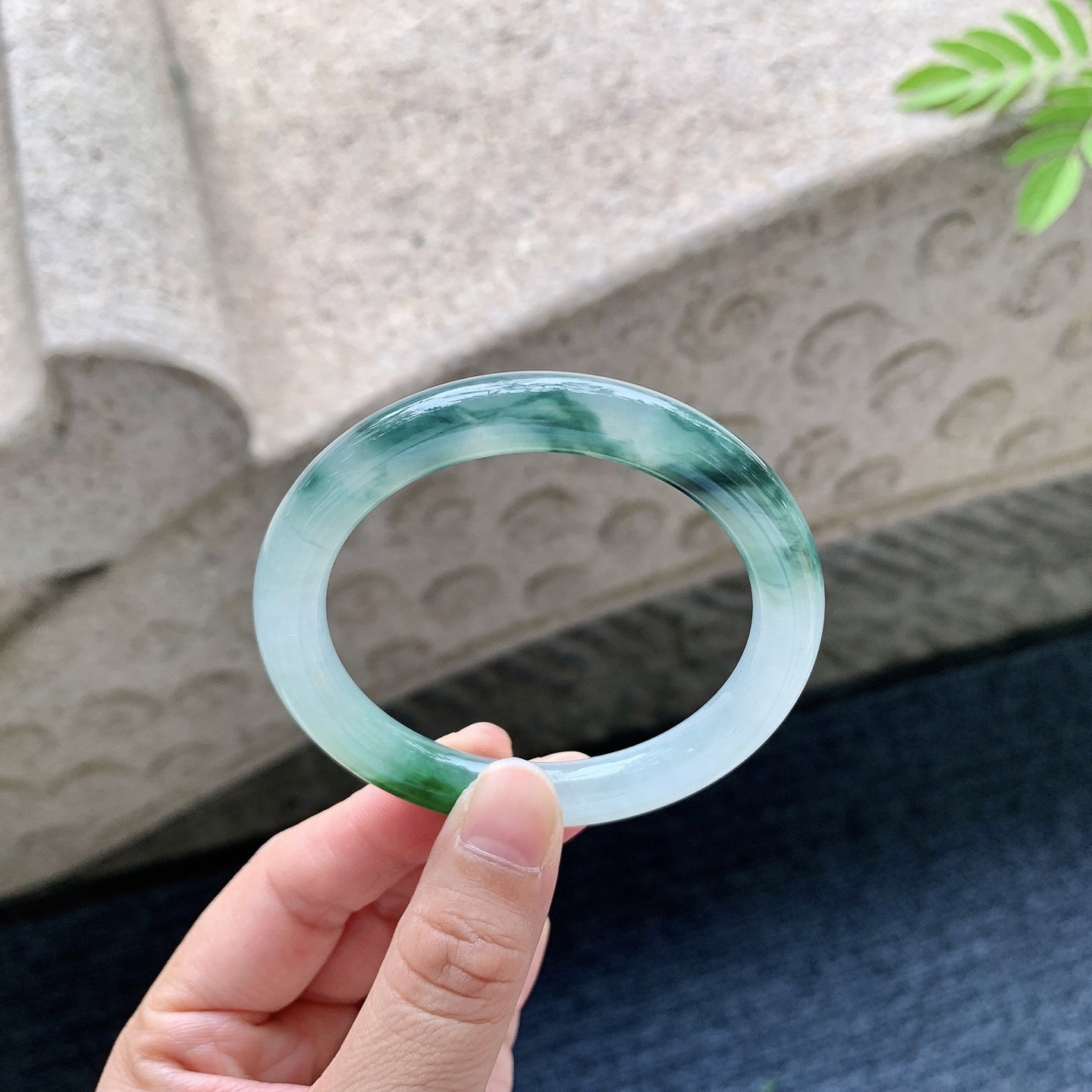 圆条51 52 圈口52.2/8.4/8.3 编码C5092521 糯冰飘花，水润，种老，细腻，有棉纹
