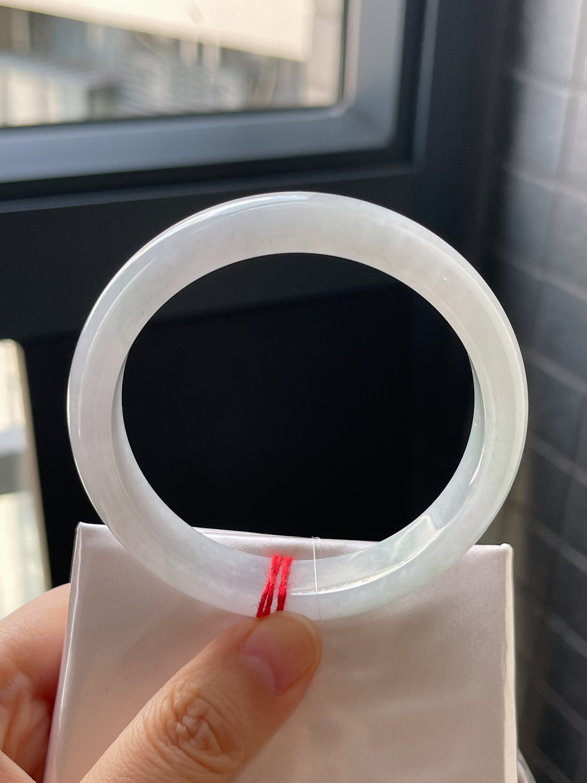 正圈57.4圈口，翡翠冰糯种白色手镯