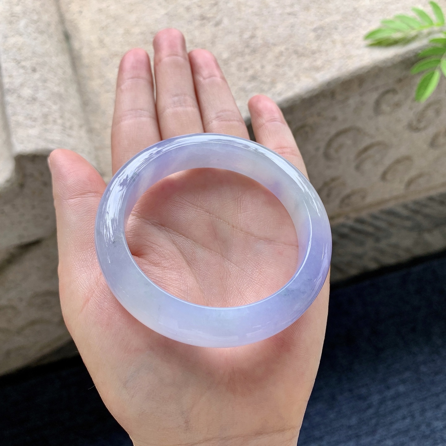正圈53 54 圈口54/12.3/8.8 编码A6092510 冰糯，水润，种老，细腻，打灯有絮线