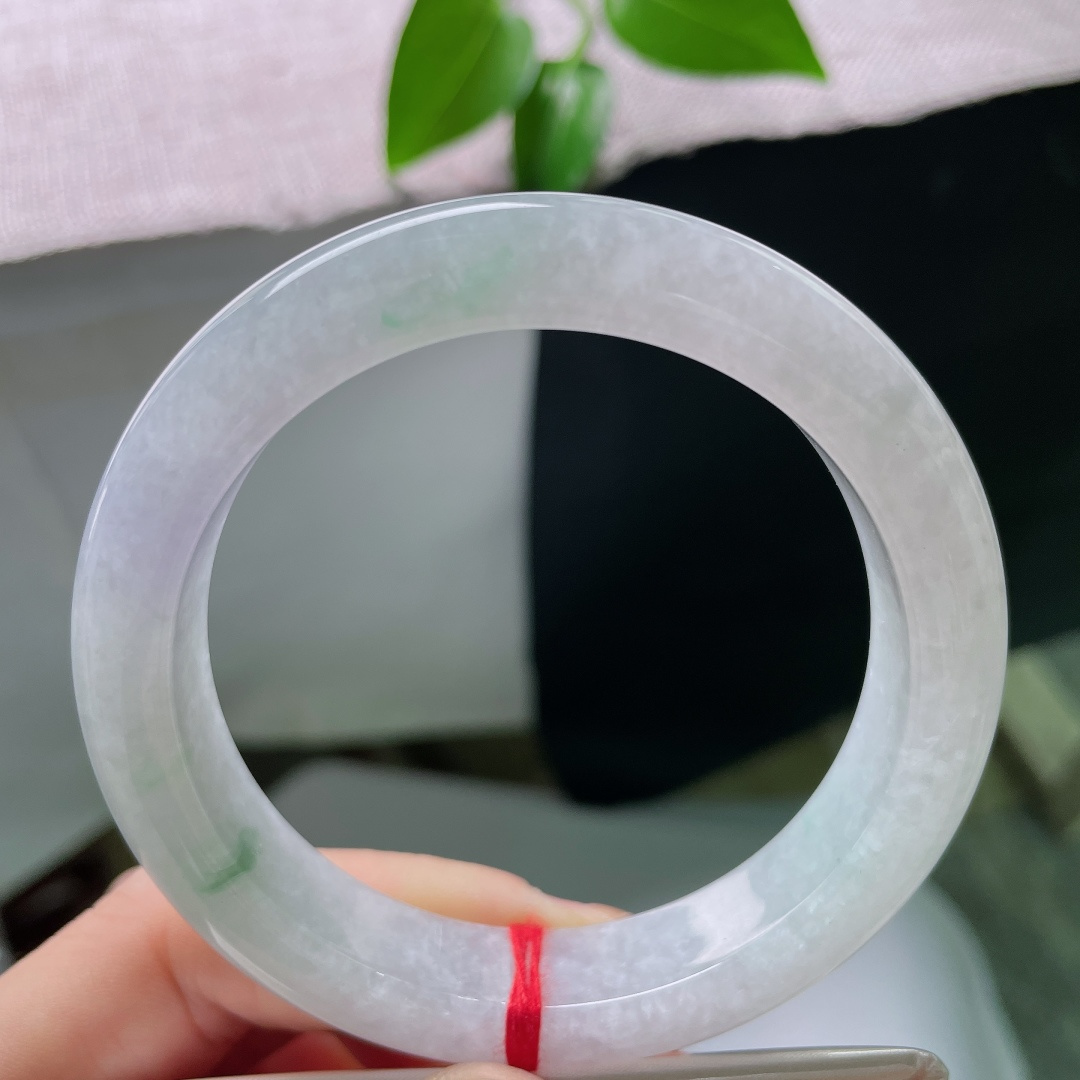58.5/12.9/9.7，飘花正圈，无裂，玉底清透柔和，丝丝浅花点缀，淡淡的紫调温润雅致，上手温婉
