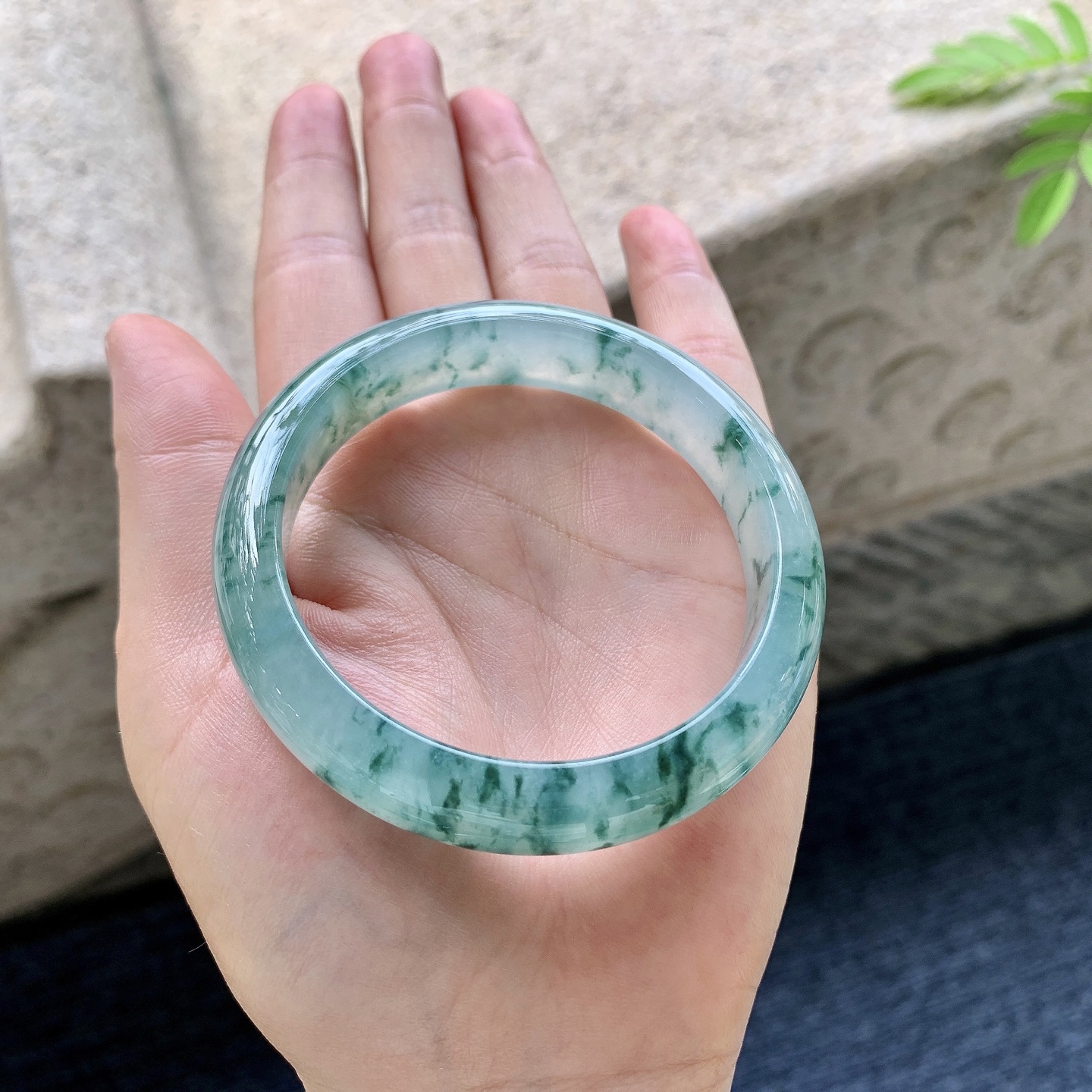 正圈54 55 圈口55.6/12.3/7.7 编码WW092543 冰糯飘花，水润，种老，细腻，无