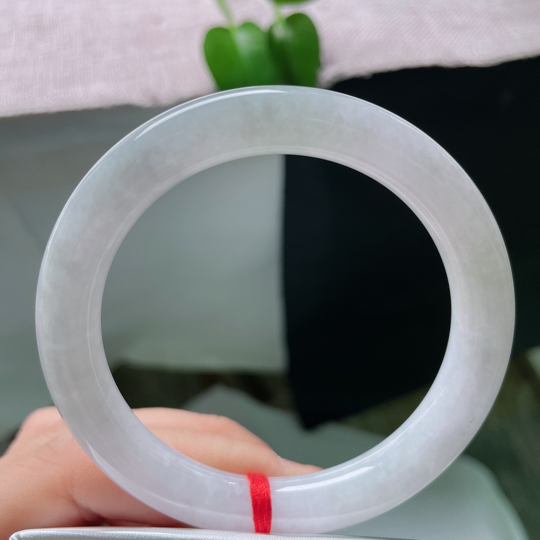 55.2/9.6，白月光正圈，棉感，质地温润内敛干净素雅，不缀杂色，简约大方百搭耐看。ss59591a