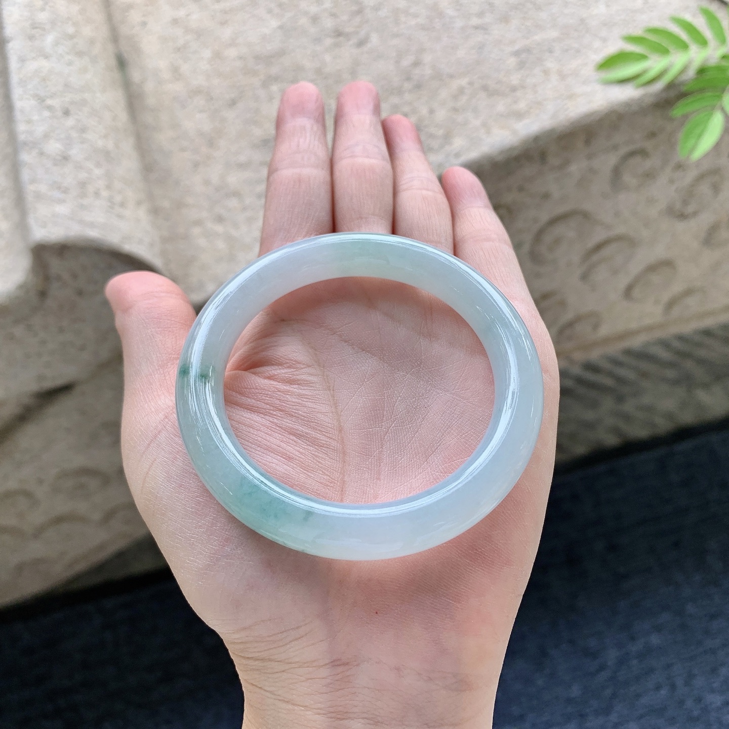 圆条52 53 圈口53.2/9.5/9 编码Q5092505 细糯飘花，水润，种老，细腻，无裂