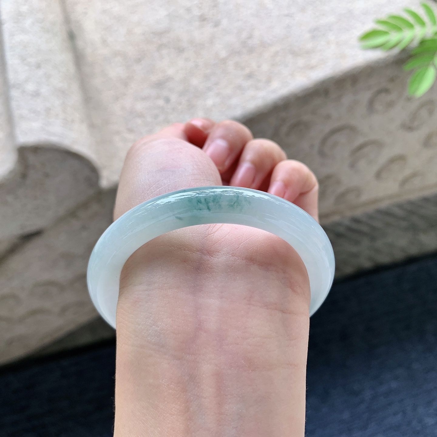 圆条52 53 圈口53.2/9.5/9 编码Q5092505 细糯飘花，水润，种老，细腻，无裂