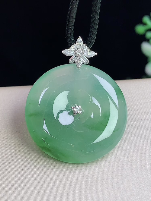 18k金镶冰飘绿平安扣，无裂，尺寸23.6-5.2mm，j24ar