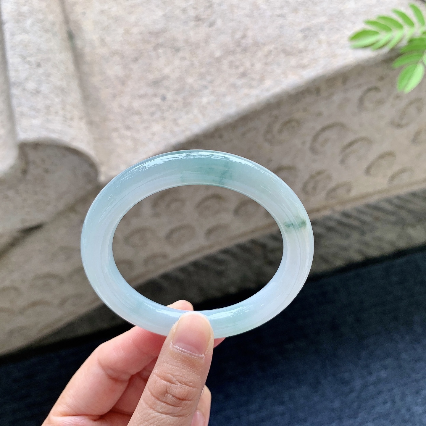 圆条52 53 圈口53.2/9.5/9 编码Q5092505 细糯飘花，水润，种老，细腻，无裂