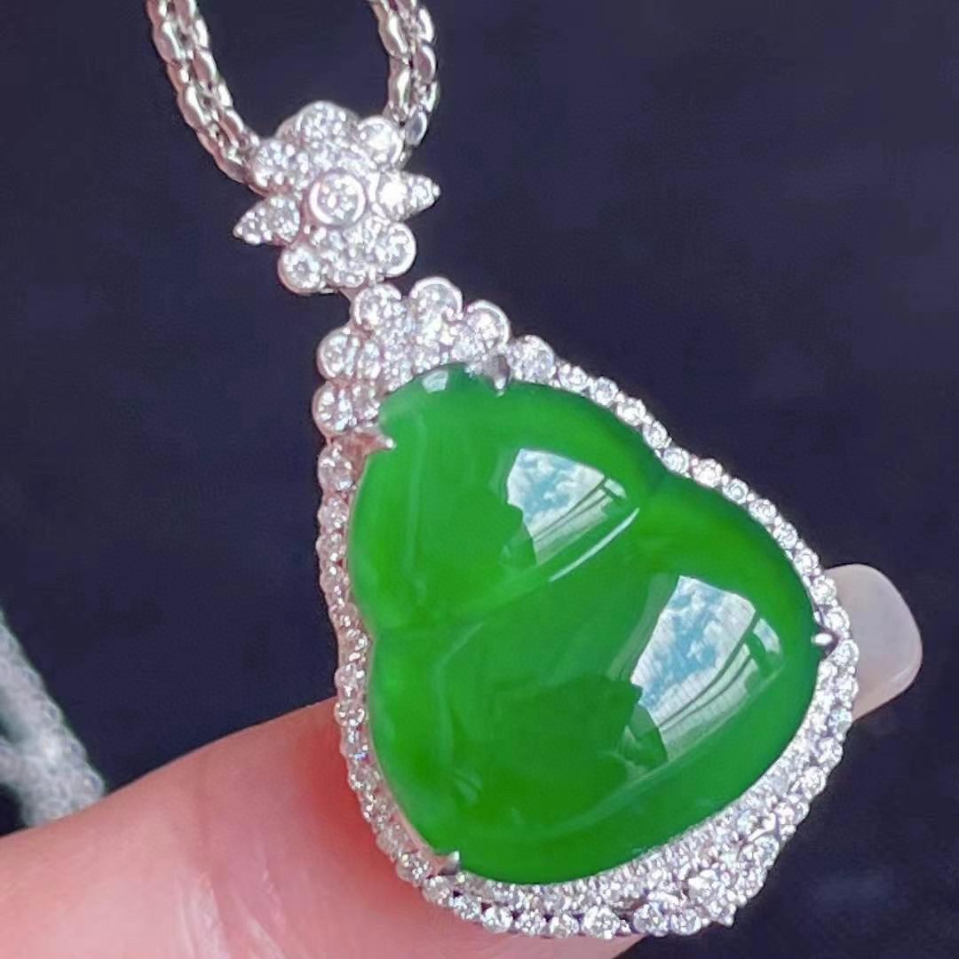 ️ 豪镶 满色辣绿葫芦吊坠 细腻水润 无裂