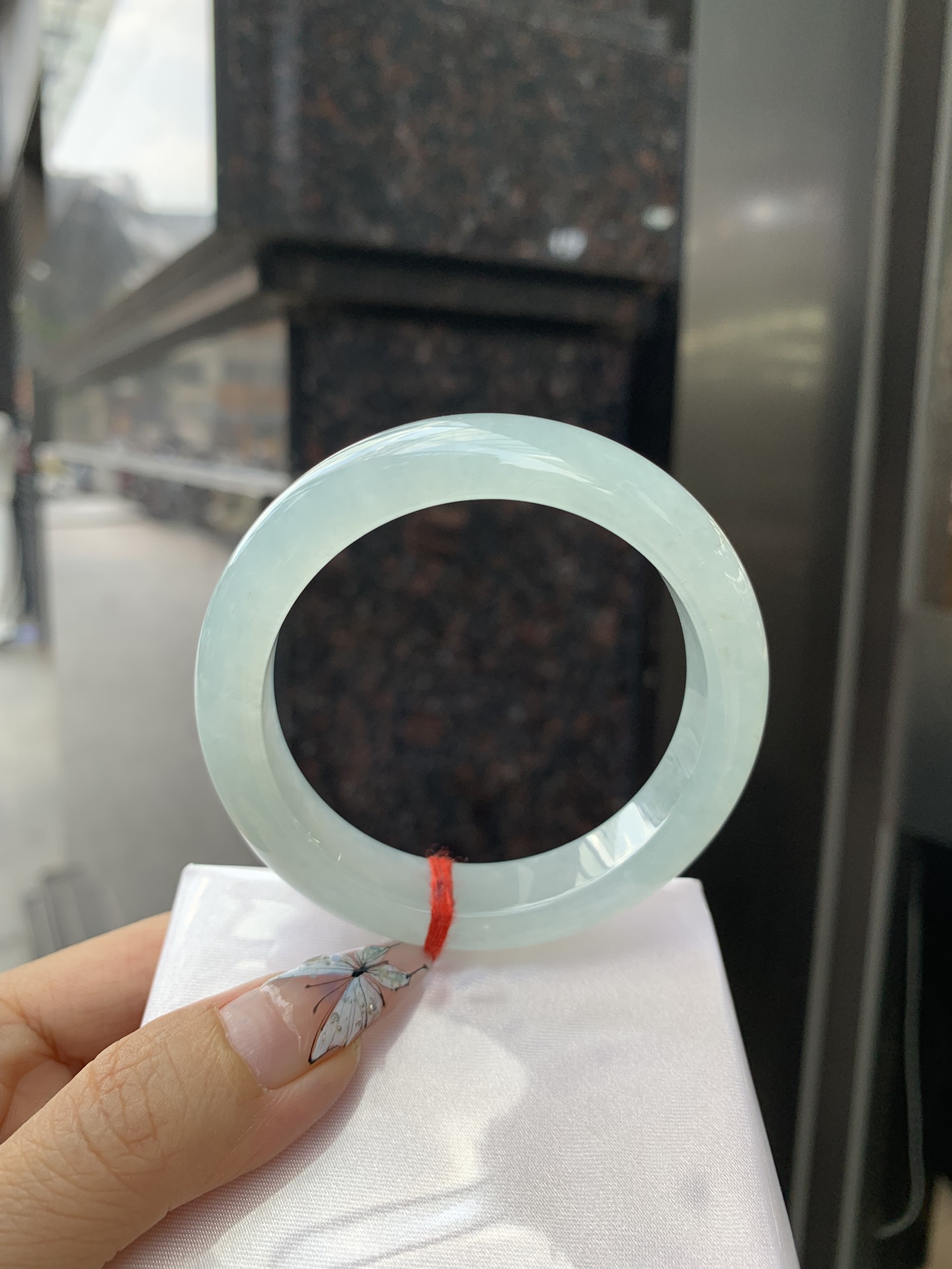 冰晴绿正圈 54.2-8.2-12 0315-N217 打灯棉絮，底妆冰润细腻，满圈淡雅晴绿，像初春嫩芽落入清泉，均匀柔和，抬眼就是一片宁静感。