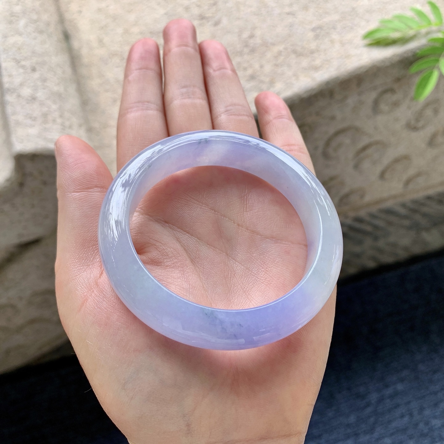 正圈53 54 圈口54/12.3/8.8 编码A6092510 冰糯，水润，种老，细腻，打灯有絮线