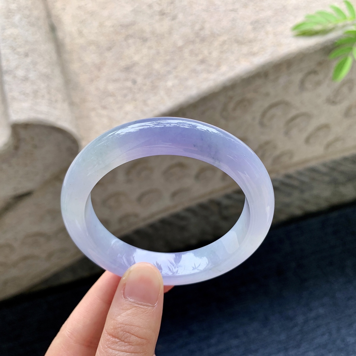 正圈53 54 圈口54/12.3/8.8 编码A6092510 冰糯，水润，种老，细腻，打灯有絮线