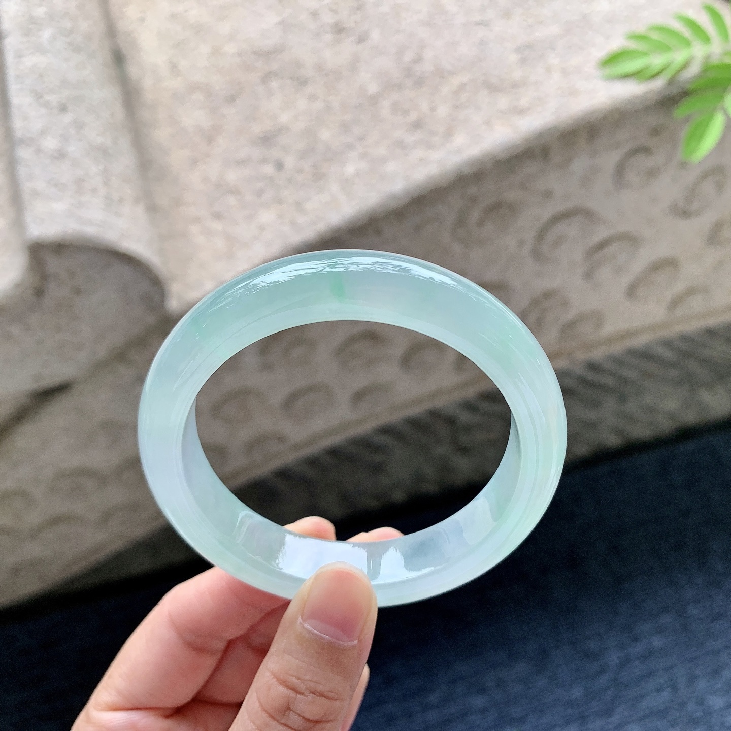 正圈54 55 圈口55.8/12.5/8.2 编码G6092526 冰糯飘绿，清透，水润，种老，细腻，无裂