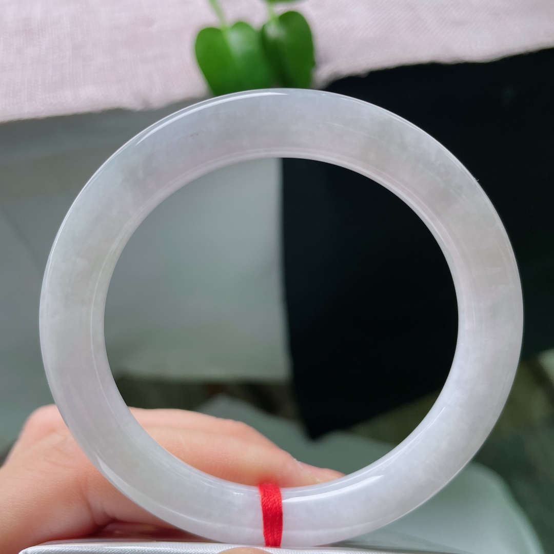55.2/9.6，白月光正圈，棉感，质地温润内敛干净素雅，不缀杂色，简约大方百搭耐看。ss59591a