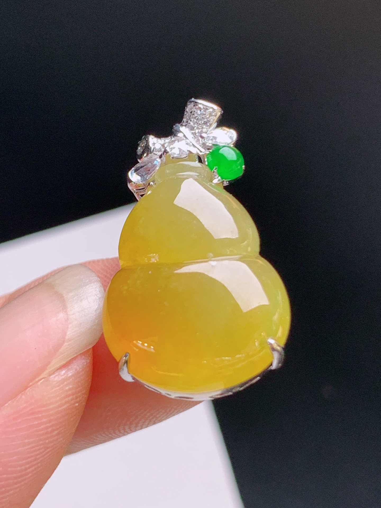 ️ 黄翡葫芦吊坠，浓艳温润，绿蛋点缀，寓意福禄双全 裸石18.6-14.5-3.9 整体25.3 