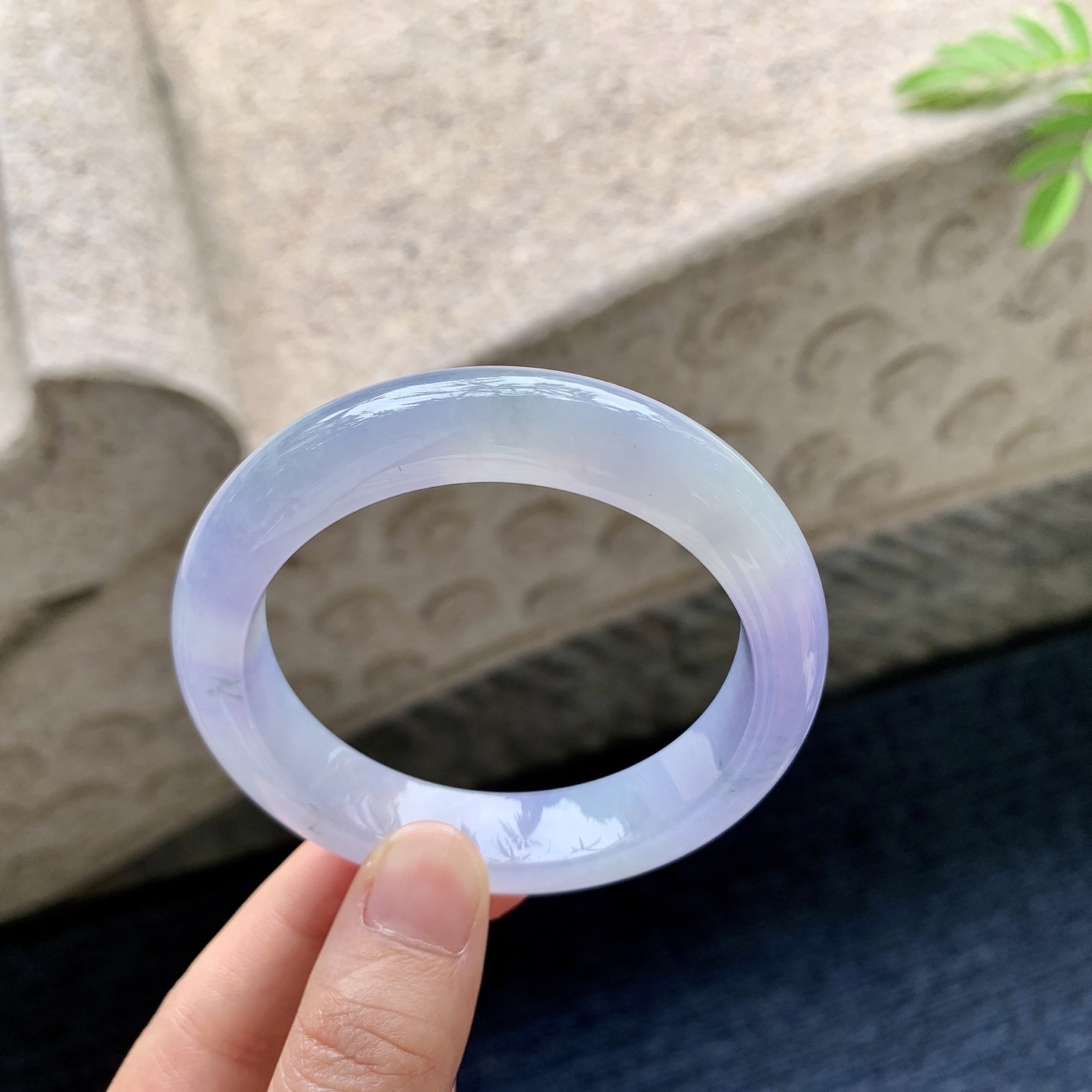 正圈53 54 圈口54/12.3/8.8 编码A6092510 冰糯，水润，种老，细腻，打灯有絮线