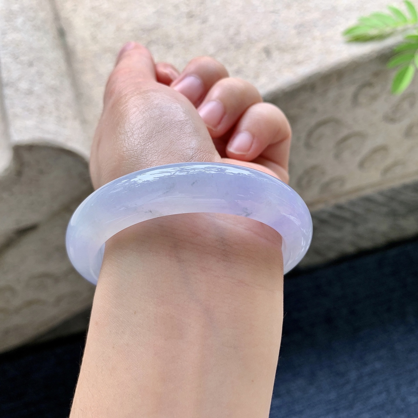 正圈53 54 圈口54/12.3/8.8 编码A6092510 冰糯，水润，种老，细腻，打灯有絮线