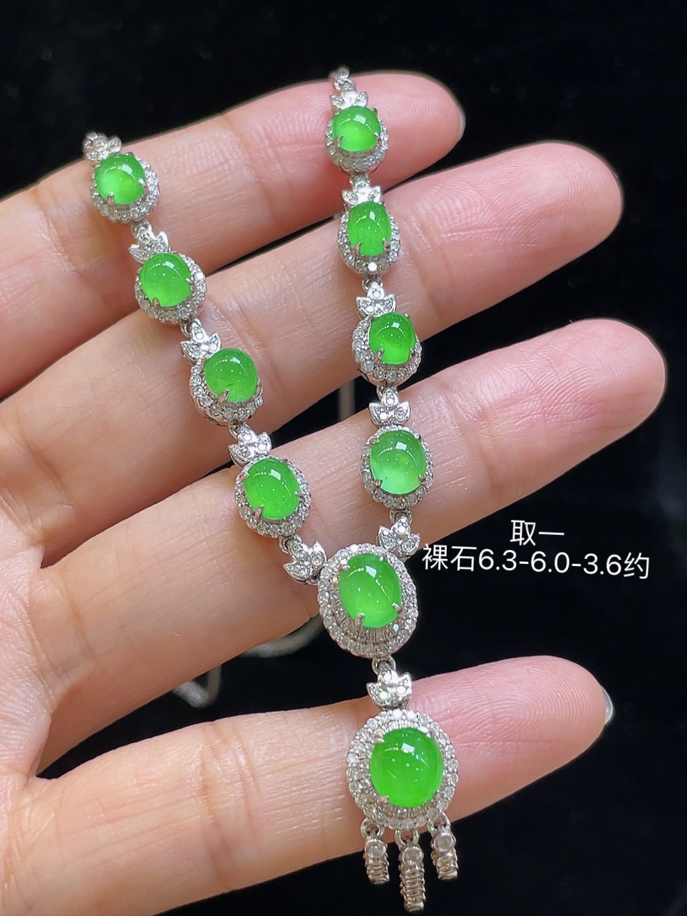 ️【冰种阳绿，项链】大件饱满，通透水润，玉质细腻，翠色鲜艳，18k金奢华钻石镶嵌️，6.3-6.
