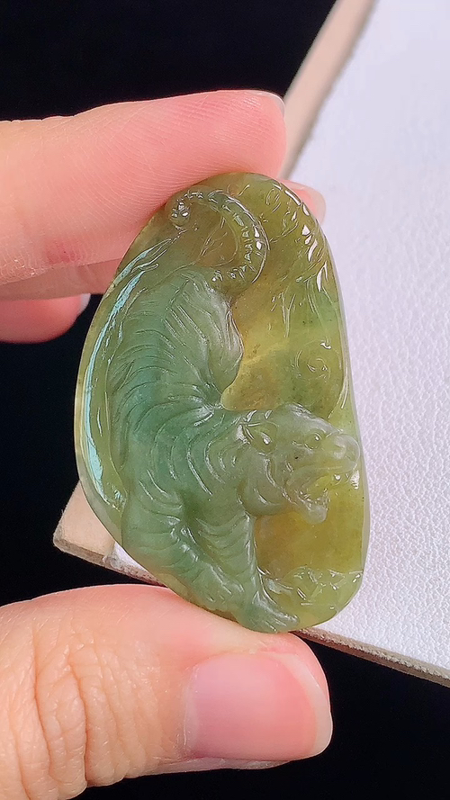 ️黄翡虎牌，无裂，尺寸:38.9-24.2-5.2mm 22