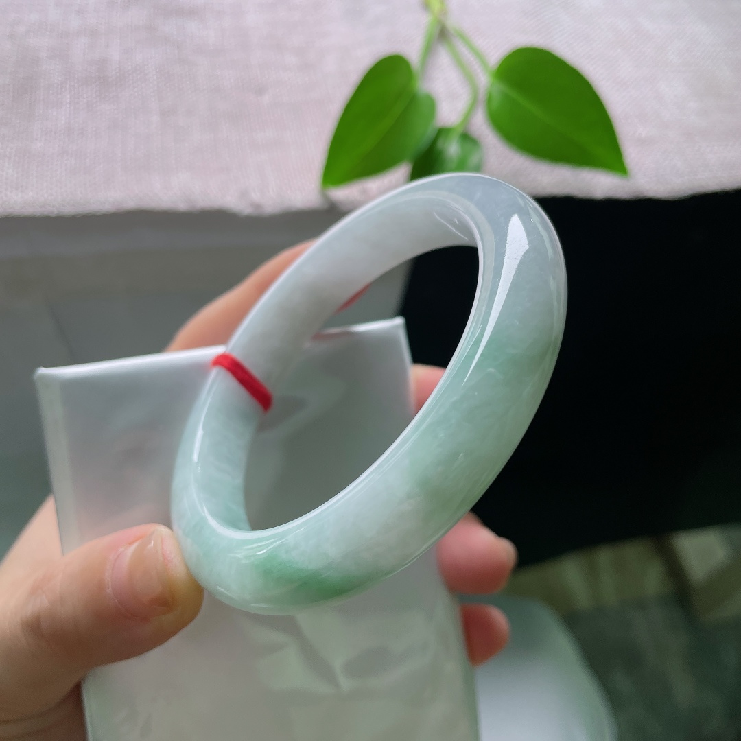 60/12.4/10，飘花正圈，皮纹，柔和底子衬托若隐若现绿飘花，氛围感拉满，有种雾里看花的朦胧小乐趣。ss59587a