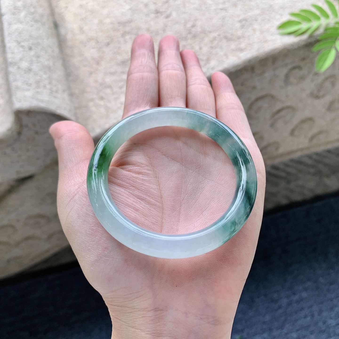 圆条51 52 圈口52.2/8.4/8.3 编码C5092521 糯冰飘花，水润，种老，细腻，有棉纹