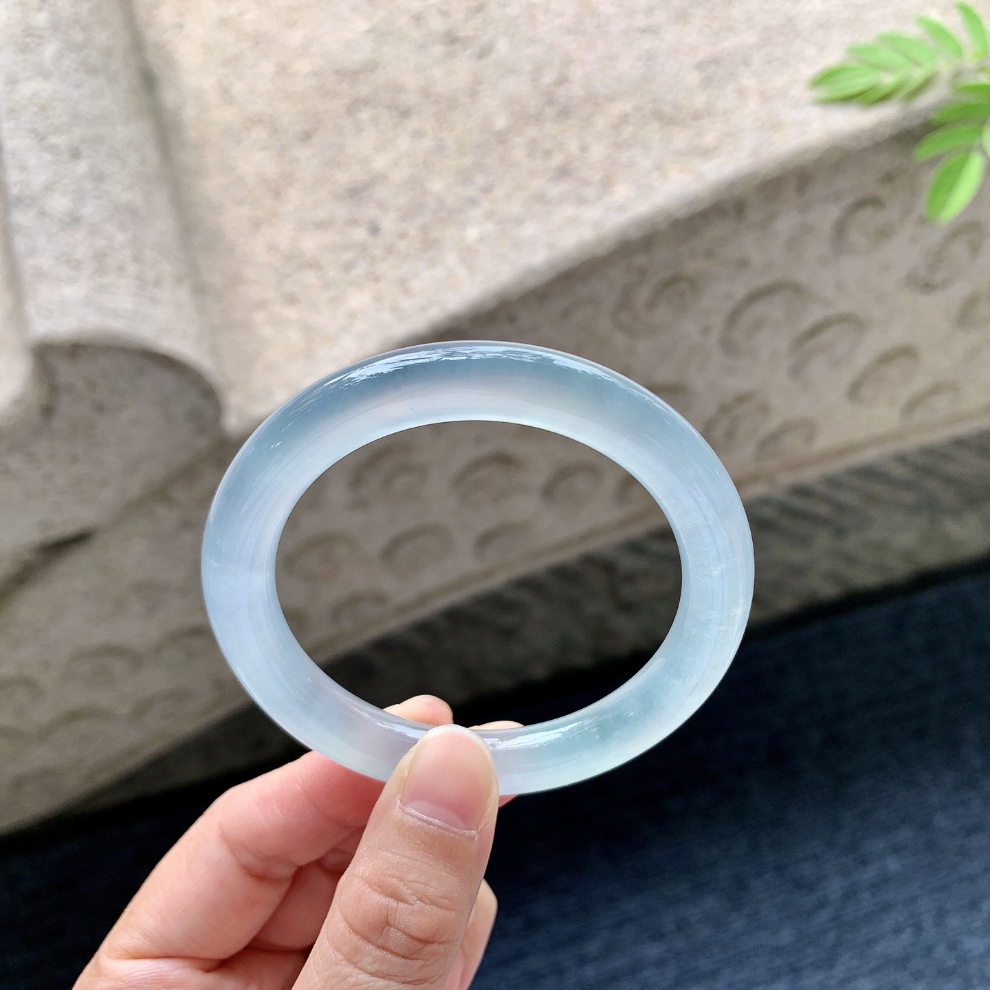 圆条51 52 圈口52.3/8.8/8.8 编码A3092527 冰种晴底，起荧光，清透，水润，种老，细腻，无裂