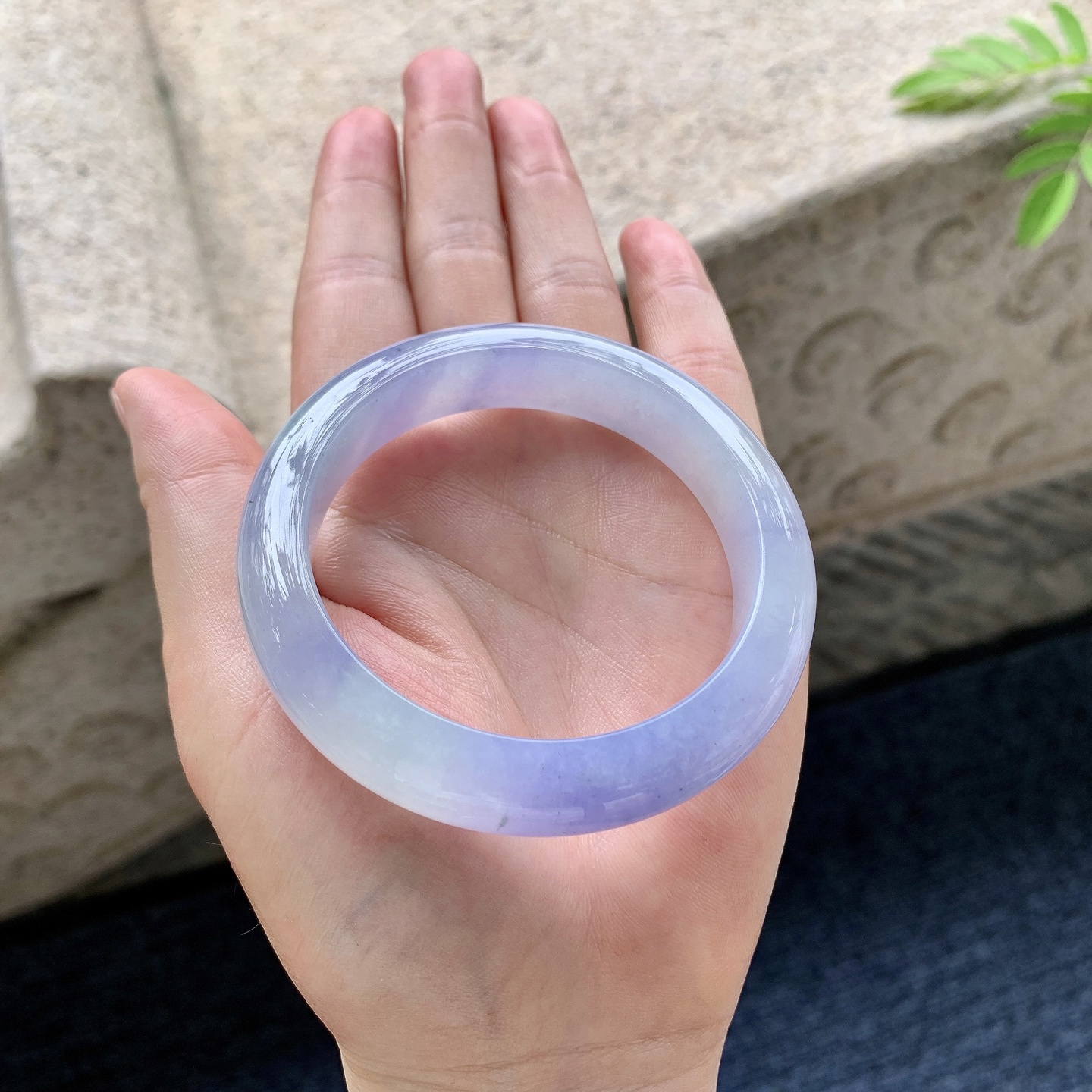 正圈53 54 圈口54/12.3/8.8 编码A6092510 冰糯，水润，种老，细腻，打灯有絮线