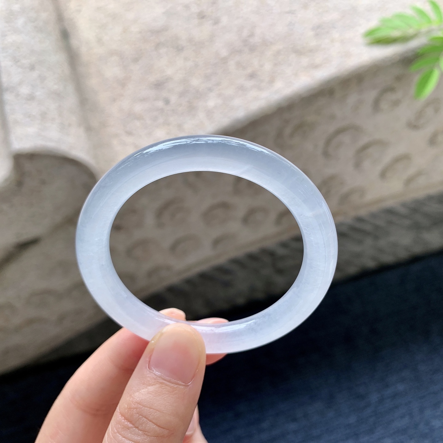圆条48 49 圈口49/7.8/7.8 编码G9092520 冰种，清透，水润，种老，细腻，有纹线