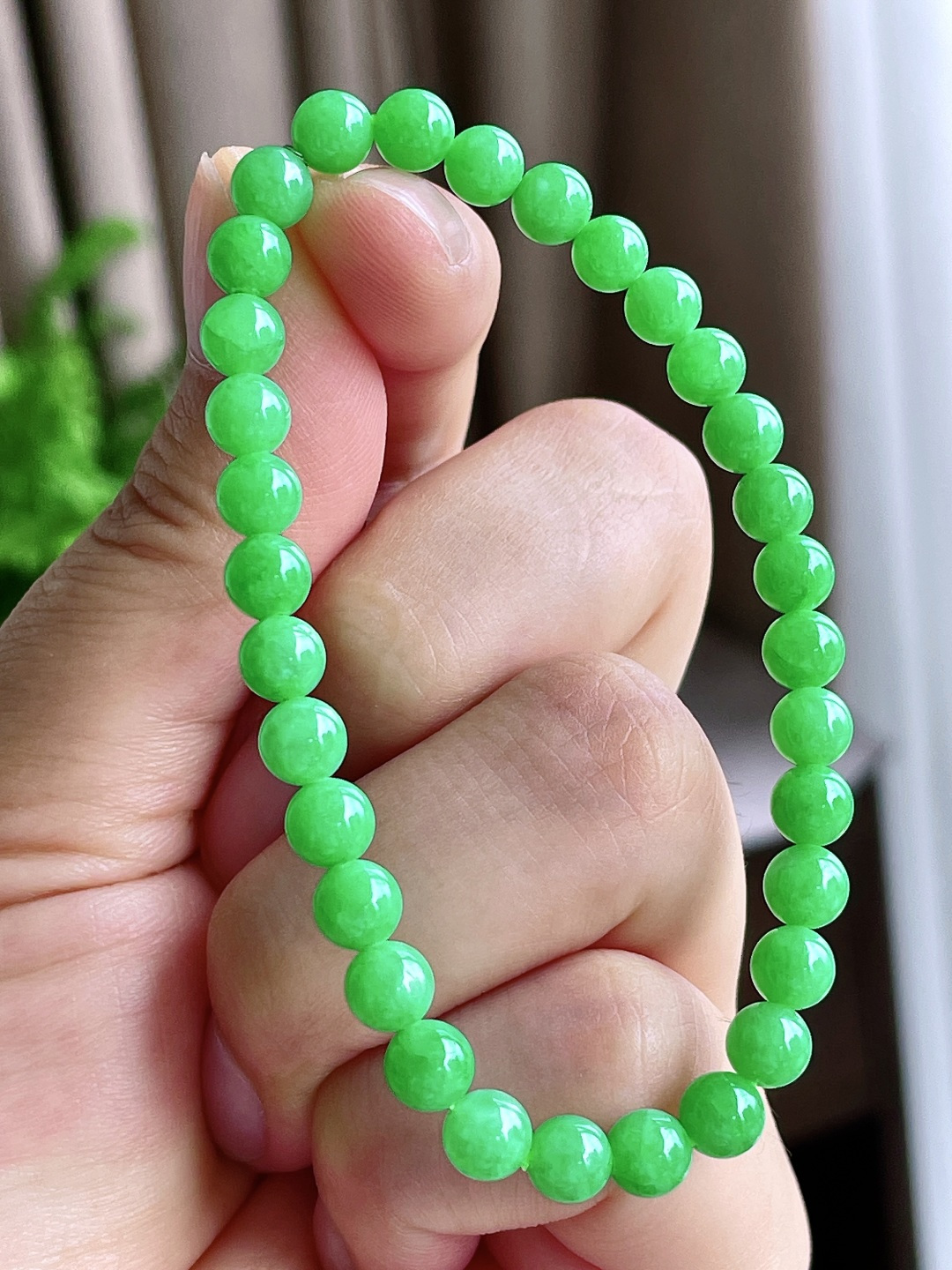 【珠子】阳绿手链圆珠珠子手链 【说明】缅甸 性比高 【尺寸】5.6mm 【重量】10克
