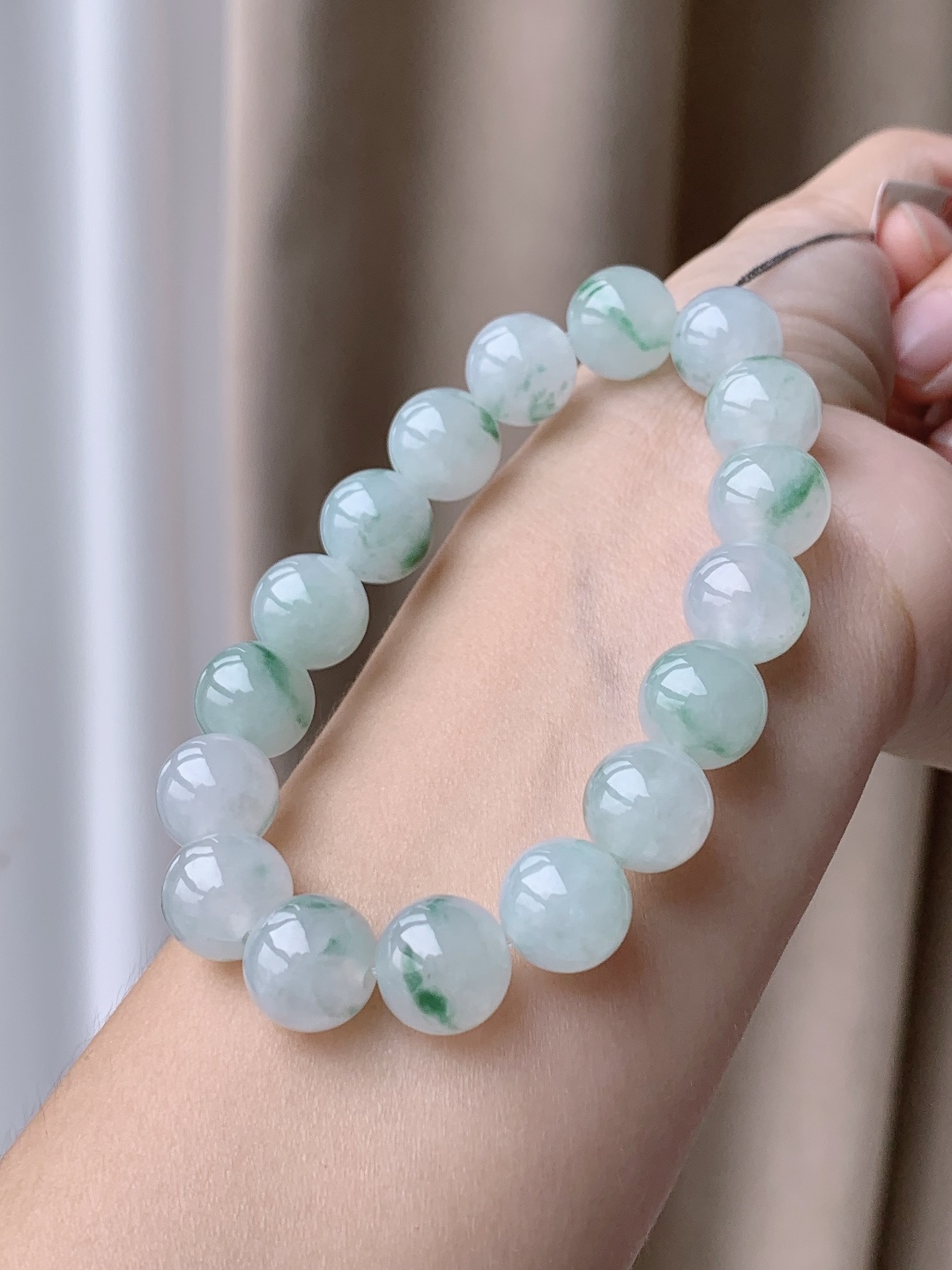 【珠子】飘花手串圆珠珠子手串 【说明】缅甸 性比高 【尺寸】12.3mm 【重量】53.9克