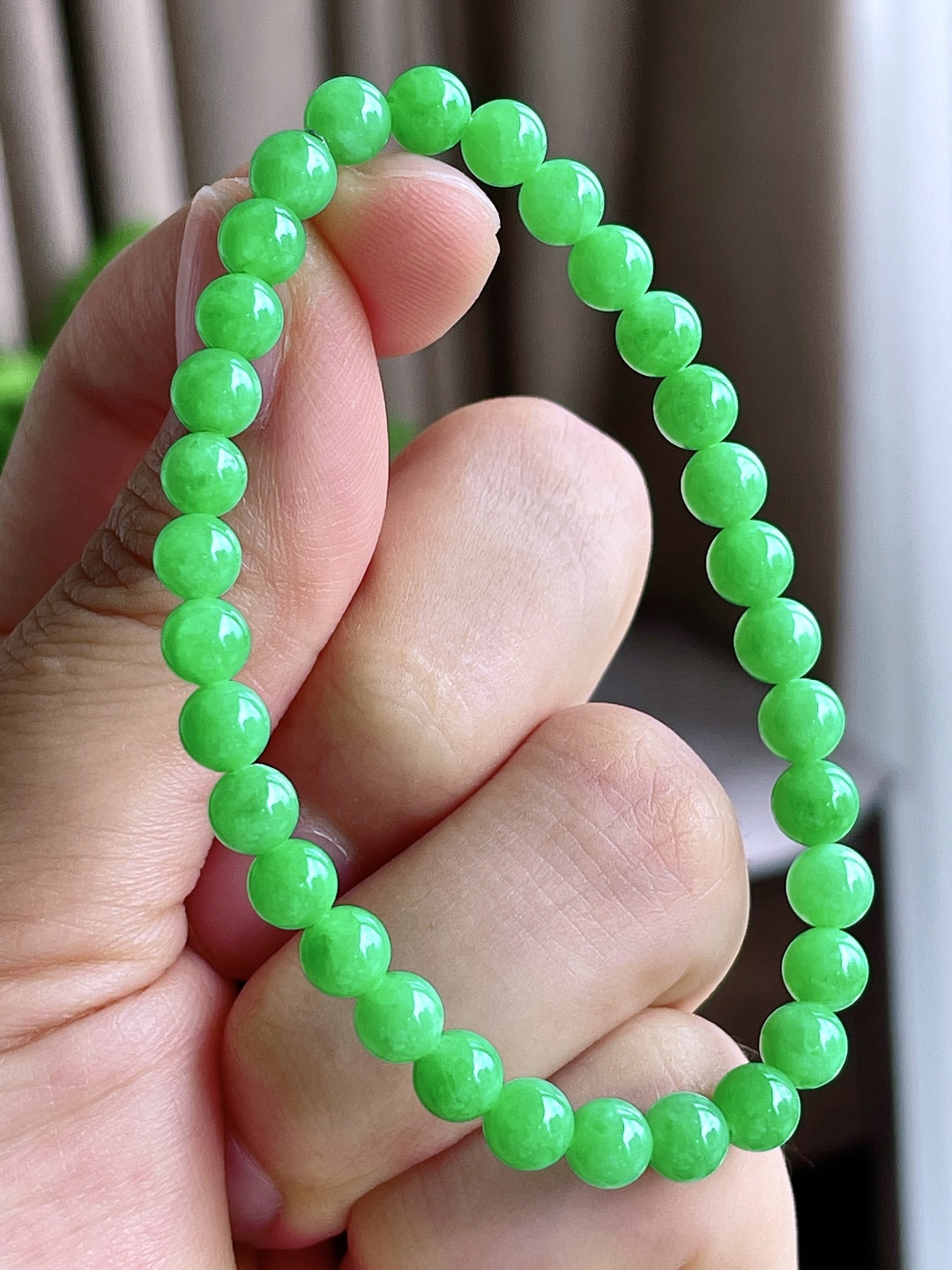 【珠子】阳绿手链圆珠珠子手链 【说明】缅甸 性比高 【尺寸】5.6mm 【重量】10克