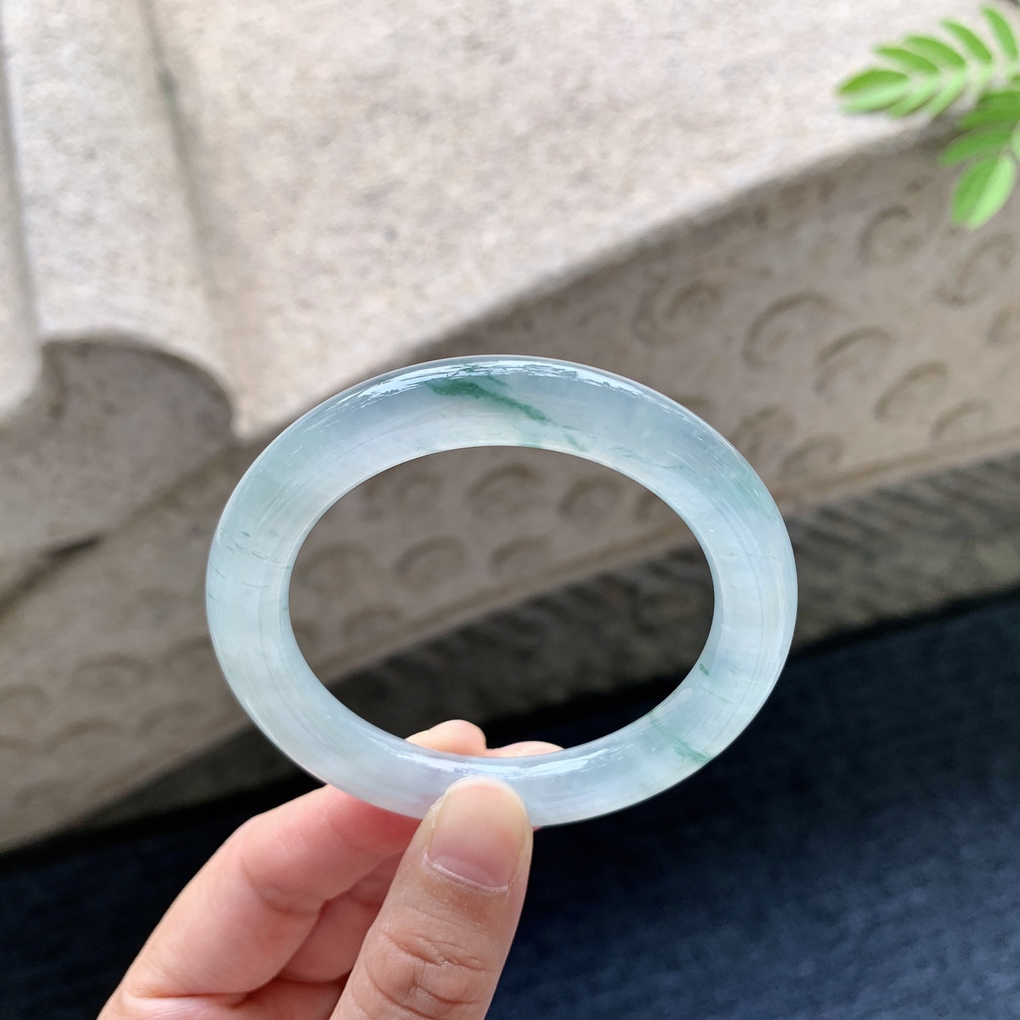 圆条50 51 圈口51.5/9.4/9.3 编码C5092514 冰糯飘花，水润，种老，细腻，打灯有棉纹