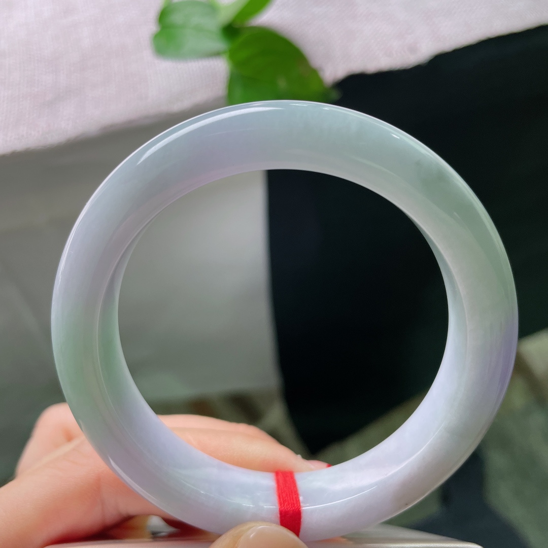 56/12.3/9.5，春彩正圈，紫绿双色柔和相间，质地温润细腻，自带温柔氛围感，上手百搭好看，有裂