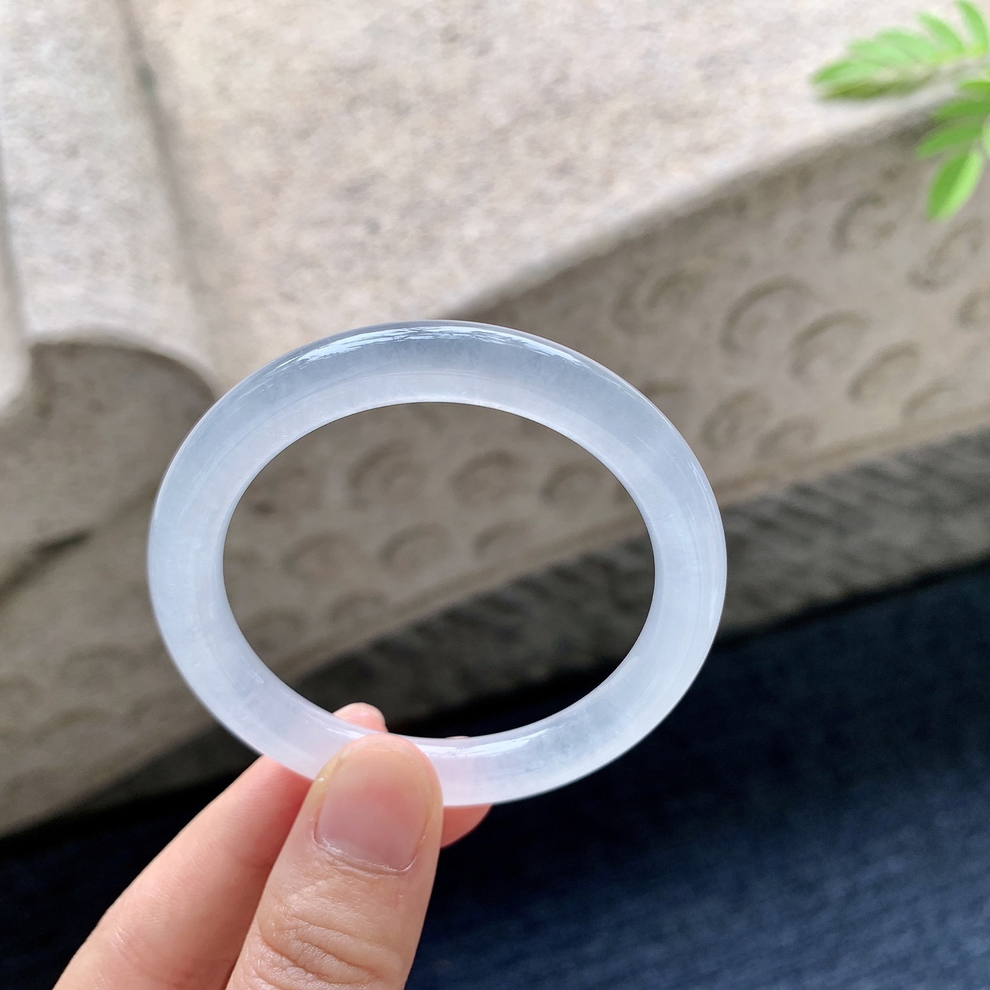 圆条48 49 圈口49/7.8/7.8 编码G9092520 冰种，清透，水润，种老，细腻，有纹线