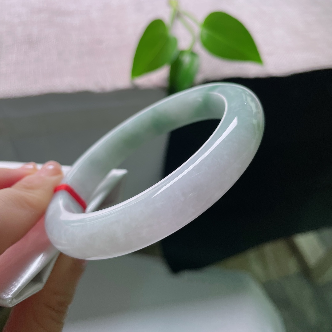60/12.4/10，飘花正圈，皮纹，柔和底子衬托若隐若现绿飘花，氛围感拉满，有种雾里看花的朦胧小乐趣。ss59587a