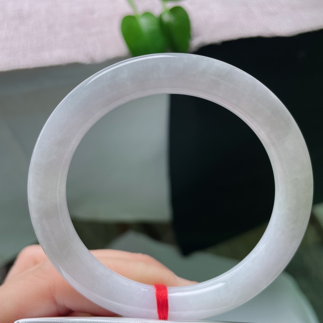55.2/9.6，白月光正圈，棉感，质地温润内敛干净素雅，不缀杂色，简约大方百搭耐看。ss59591