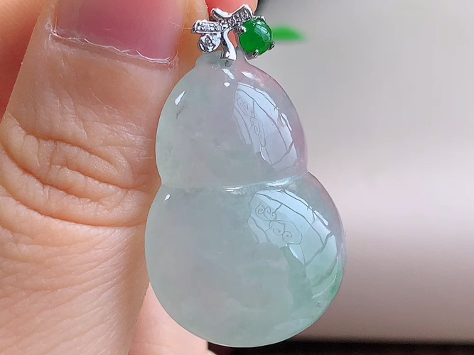 ️ 18K金伴钻葫芦，无裂，尺寸34.9/30.0-21.8-6.8mm，包A附证书