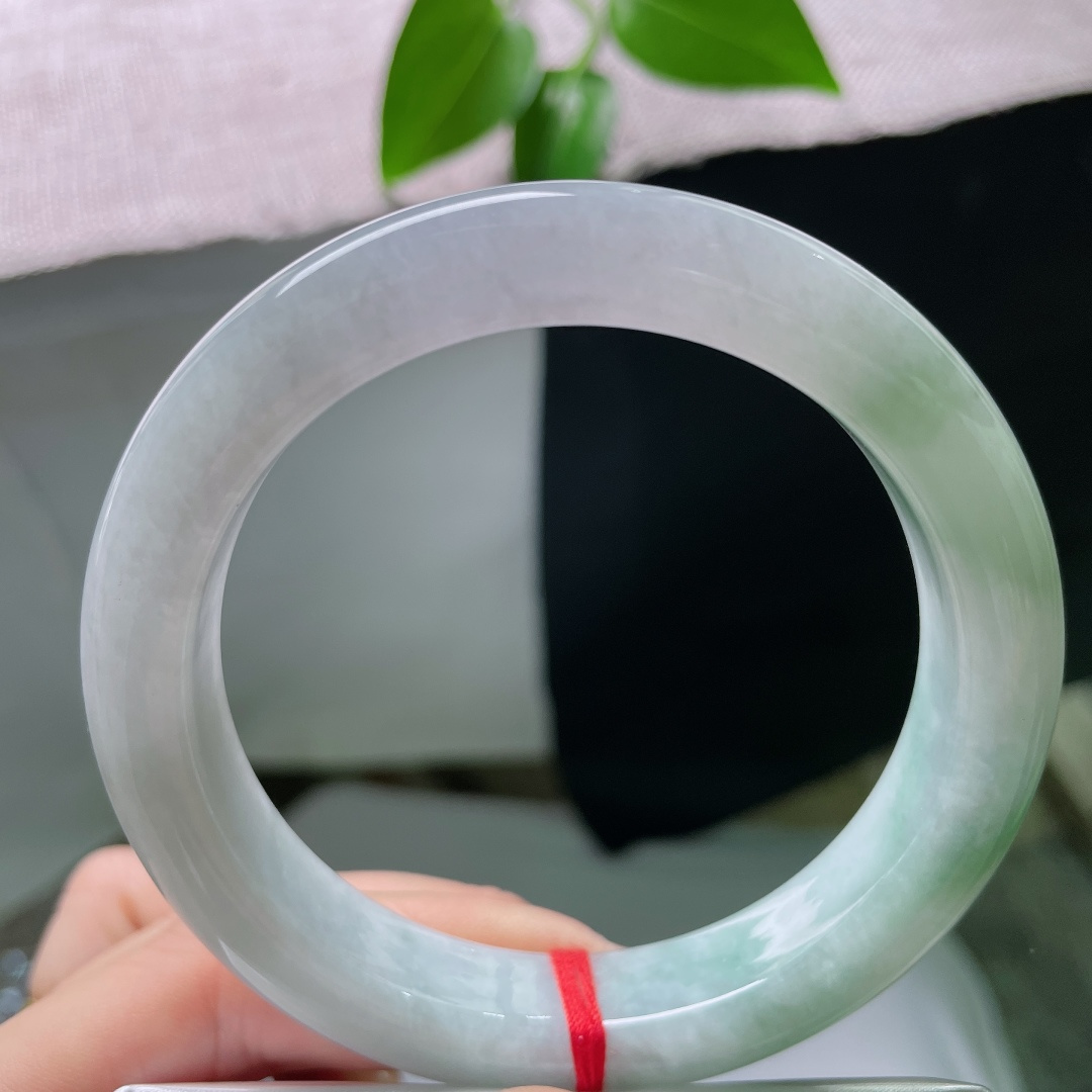 60/12.4/10，飘花正圈，皮纹，柔和底子衬托若隐若现绿飘花，氛围感拉满，有种雾里看花的朦胧小乐趣。ss59587a