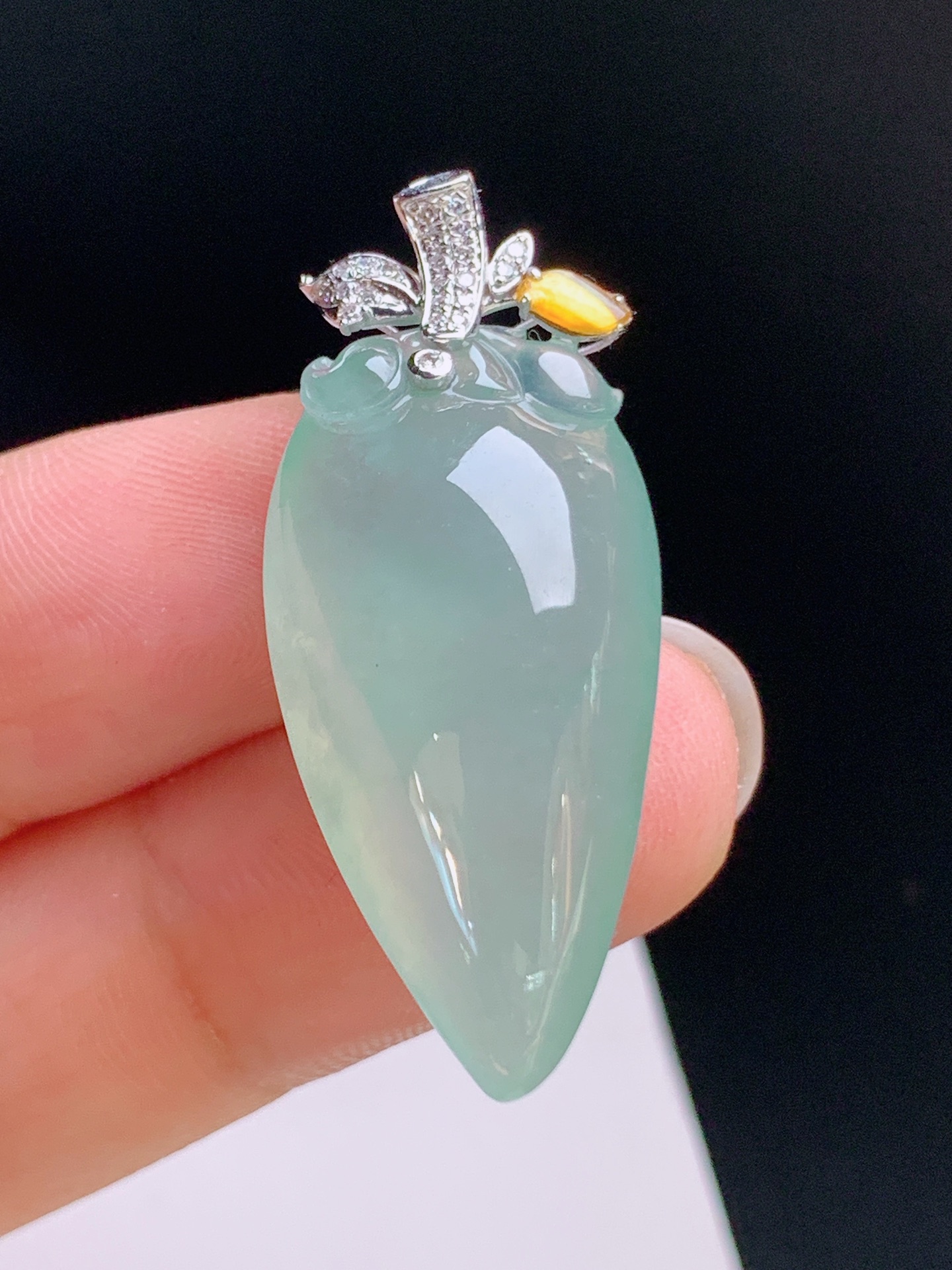 ️ 冰种福瓜吊坠，水润饱满，黄翡点缀，寓意福气满满，裸石29.8-15.2-9.736.1 20