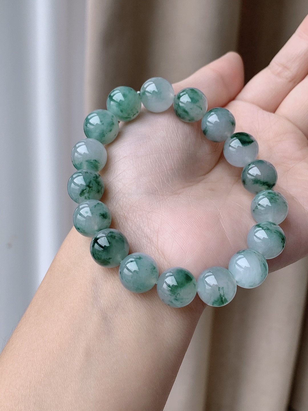 【珠子】飘花手串圆珠珠子手串 【说明】缅甸 性比高 【尺寸】12mm 【重量】53.7克