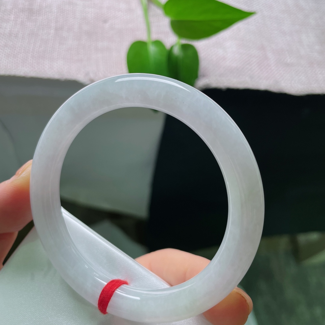 55.2/9.6，白月光正圈，棉感，质地温润内敛干净素雅，不缀杂色，简约大方百搭耐看。ss59591a