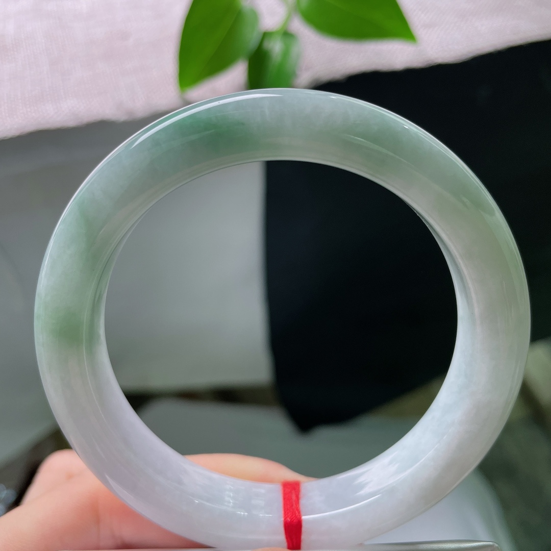 60/12.4/10，飘花正圈，皮纹，柔和底子衬托若隐若现绿飘花，氛围感拉满，有种雾里看花的朦胧小乐