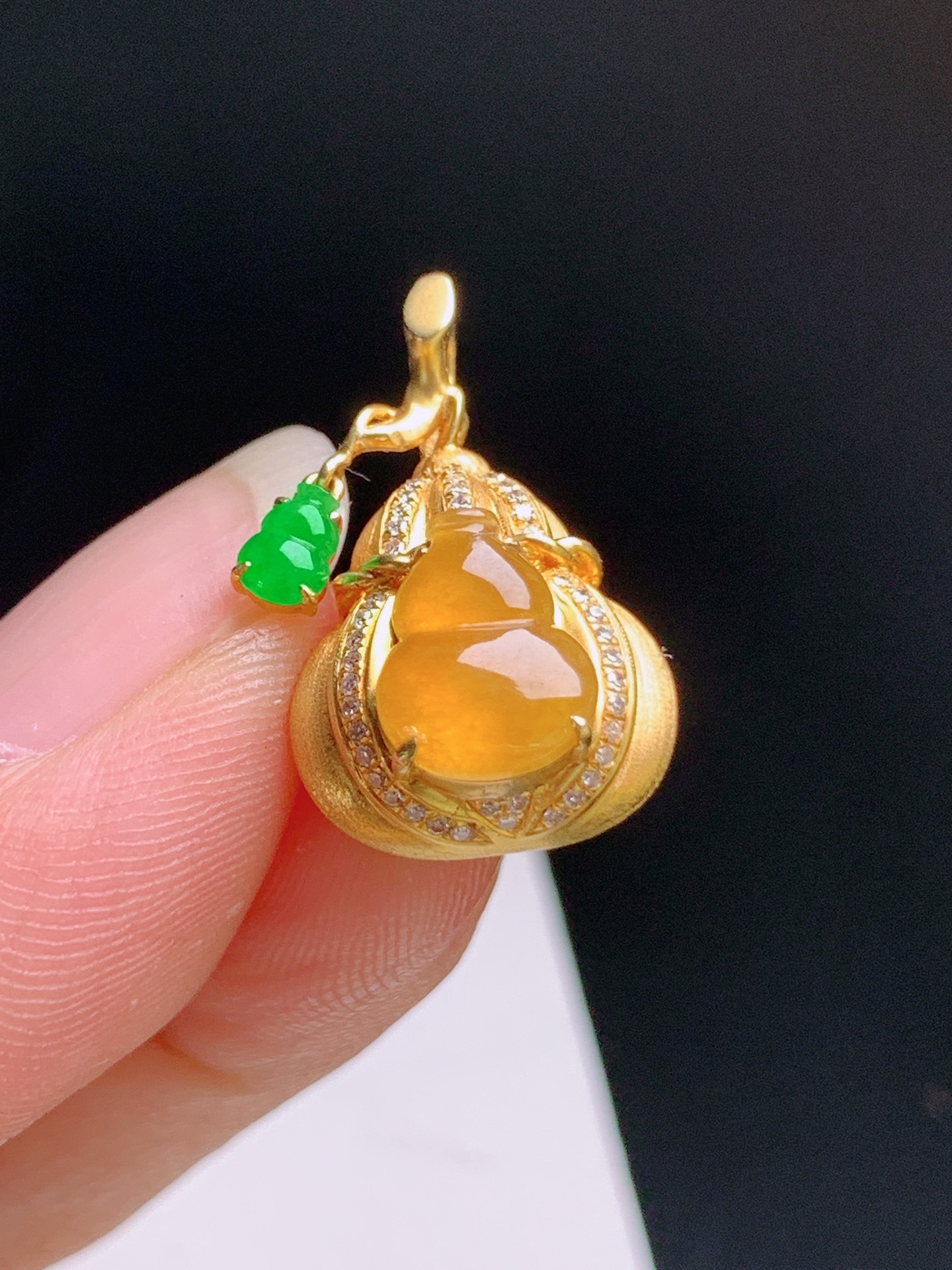 ️ 黄翡葫芦吊坠，金镶钻扣，绿蛋搭配，显贵精致，裸石9.1-7.1-2.2 66