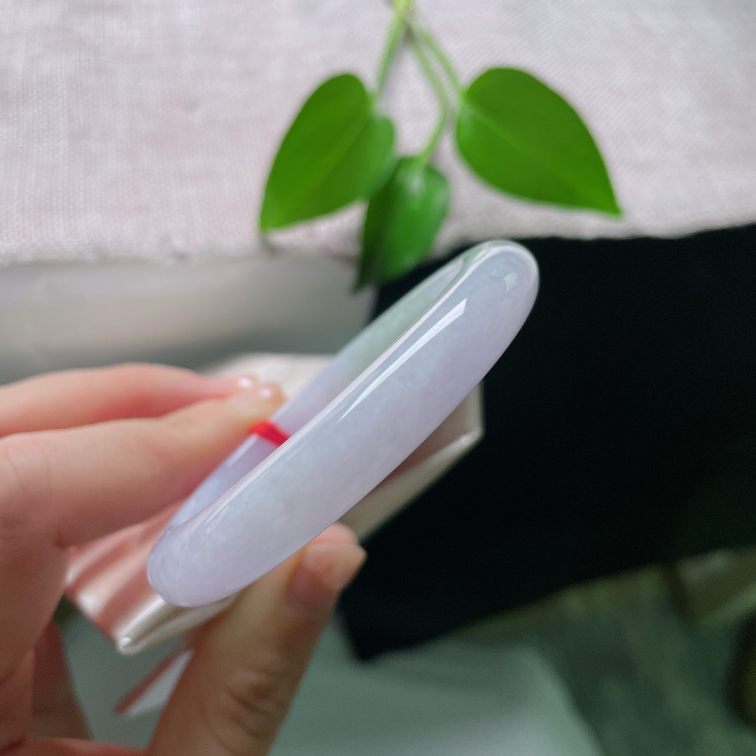 50.6/9.5/7.4，正圈，棉线，浅紫衬清新翠意，冷暖色调自然过渡，种质温润通透，规整平安条杆，上手恬静大方耐看。ss59326a