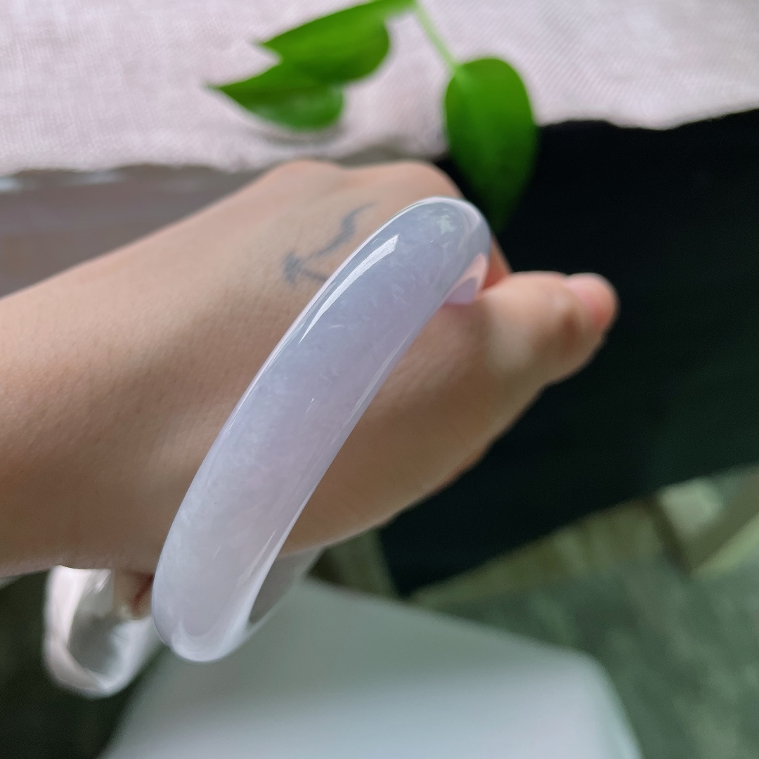 55.1/11.8/9.2，正圈，棉线，雾感朦胧柔紫，玉质温润细腻，色调恬淡柔和，紫气氤氲，温婉清雅，自带诗意氛围感。ss59270a
