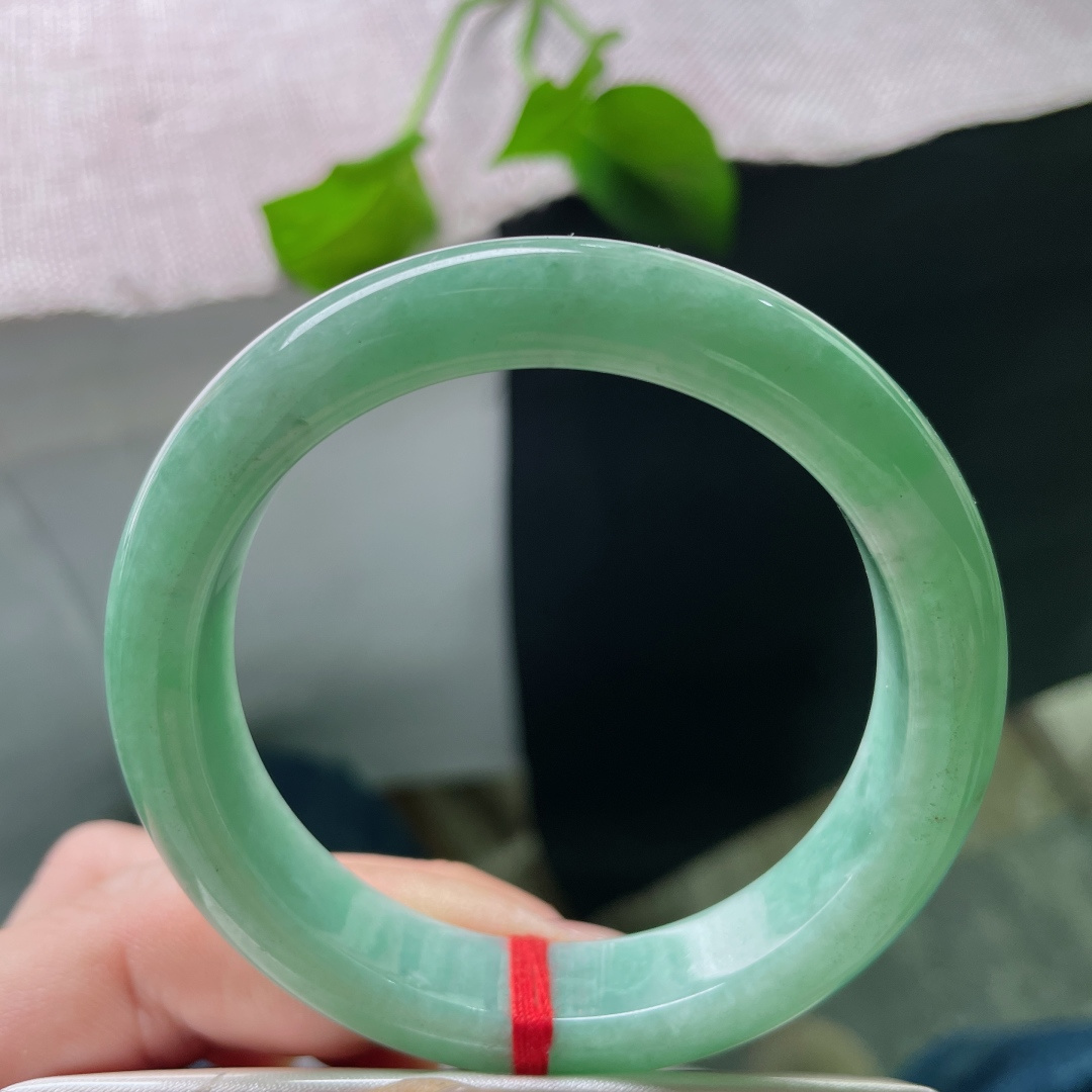 52.7/11.8/8，绿底正圈，满色匀称，细腻，不必张扬，自有光泽。皮纹，ss55397a