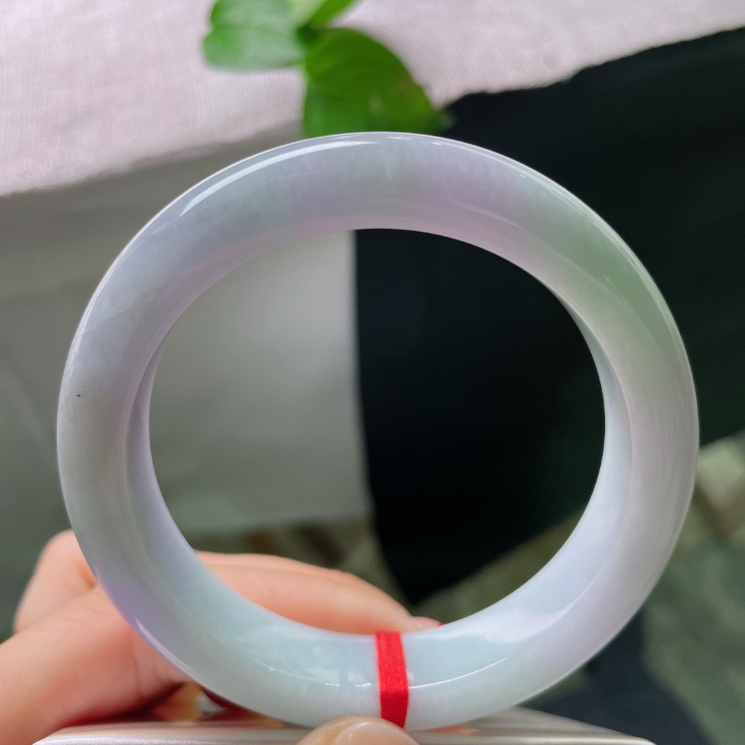 56/12.3/9.5，春彩正圈，紫绿双色柔和相间，质地温润细腻，自带温柔氛围感，上手百搭好看，有裂，ss58936a