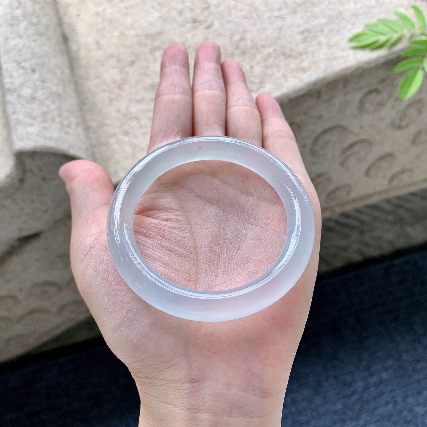 圆条51 52 圈口52.3/8.8/8.8 编码A3092527 冰种晴底，起荧光，清透，水润，种老，细腻，无裂