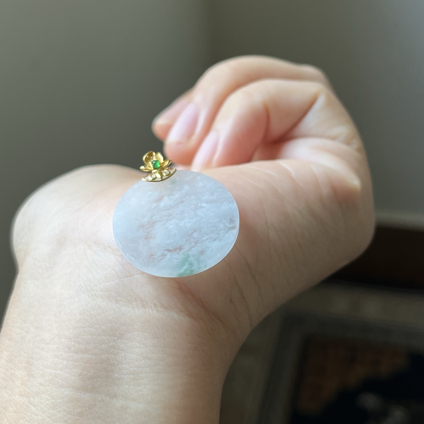 18K金扣镶冰种飘花意境棉吊坠，种水好，冰透无裂，尺寸不含扣24.2×2.5，送链