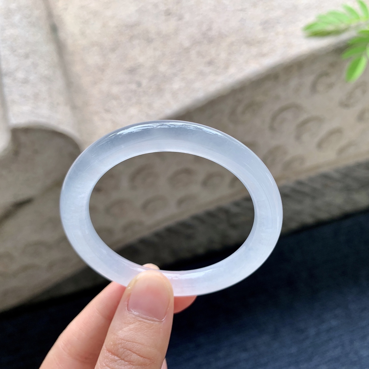 圆条48 49 圈口49/7.8/7.8 编码G9092520 冰种，清透，水润，种老，细腻，有纹线